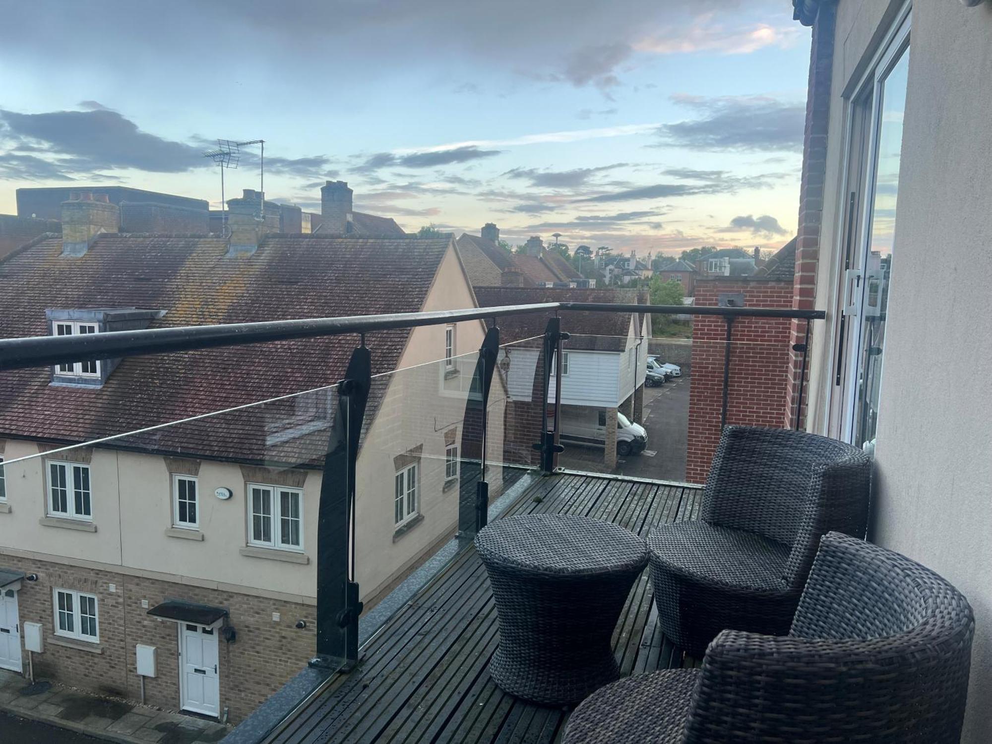 Broadway'S Canterbury City Escape 外观 照片